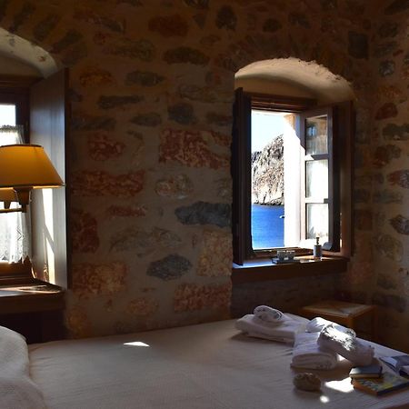 Pyrgoi Theodorakaki: O Gerolimenas Hotel Bilik gambar